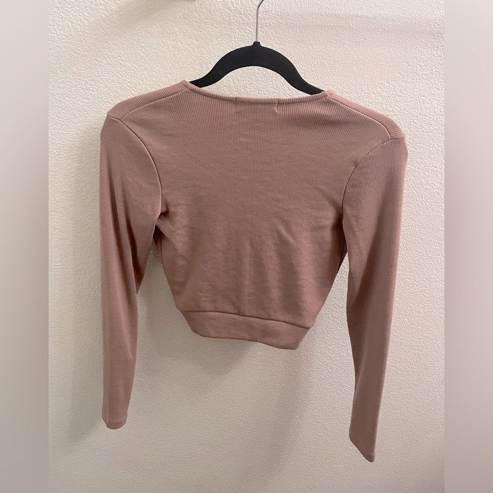 Missguided Short Sleeve Wrap Over Ribbed Crop Top In Mauve - Picture 4 of 4